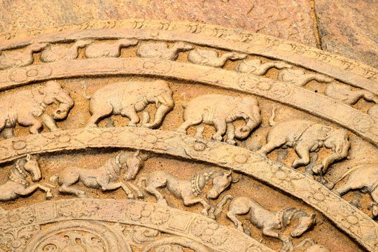 Mondstein in Anuradhapura, die &auml;lteste K&ouml;nigsstadt und UNESCO-Weltkulturerbe