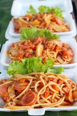 Spaghetti with pork and vegetables is delicious