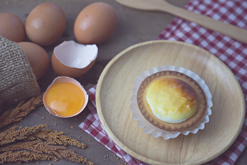 Close up,Egg tart on wood plate