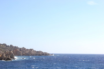 Fototapeta na wymiar Blick auf die Küste und das Meer vor Malta (Gozo)