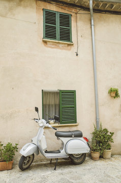 Classique motorcycle at the street