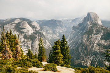 panoramic views to yosemite valley in california, usa © jon_chica