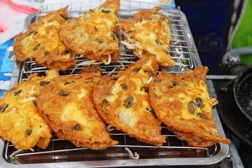 Fried clams crispy with omelet is delicious
