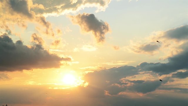 Drachen vor Sonnenuntergang Zeitraffer