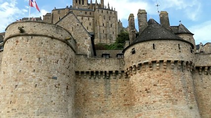 Remparts et abbaye du Mont-Saint-Michel