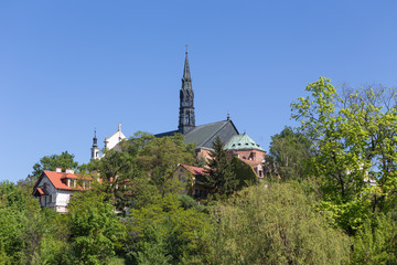Katedra na wzgórzu