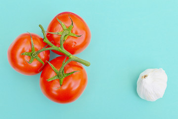 Tomates y ajos