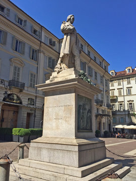 Torino, Monumento A Vincenzo Gioberti