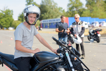 Fototapeta na wymiar young motorcyclist gets ready to start exercise