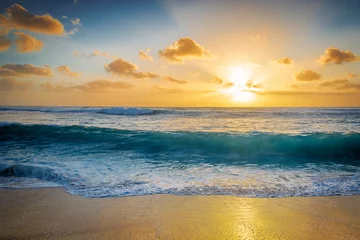 Zelfklevend Fotobehang Oceaan golf Golden hour sunset and a crashing wave
