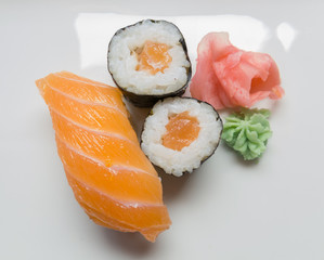 Sushi auf einem Teller