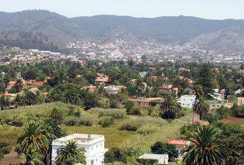 Obraz premium cityscape view of La Laguna in Tenerife panoramic view with houses gardens and mountains