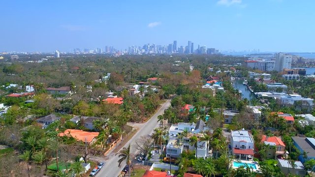 Establishing shot Miami Coconut Grove FL 4k