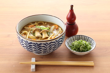 きのこのカレーうどん