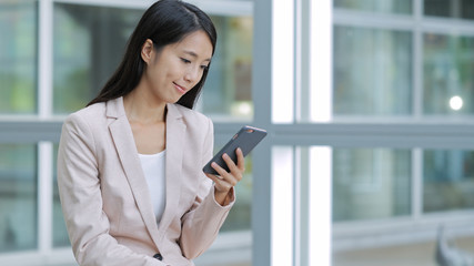 Fototapeta na wymiar Business woman using smart phone in office