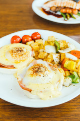 Egg benedict with vegetable for breakfast