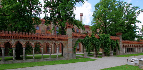 Ogrody na tyłach pałacu w Kamieńcu Ząbkowickim - podróż po Dolnym Śląsku