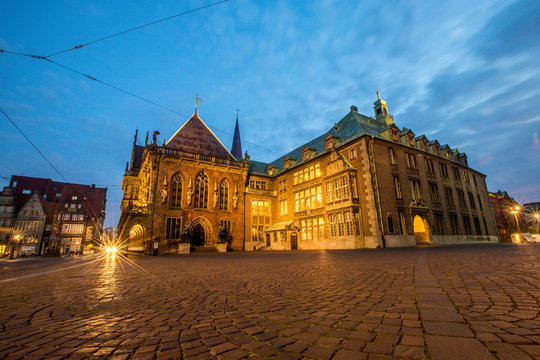 Bremer Rathaus bei Nacht