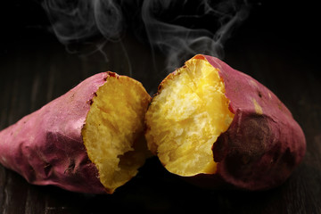 やきいも　Japanese sweet potatoes © Nishihama
