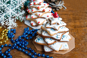 Fototapeta premium Christmas tree from cookies stars, glazed. Symbol of xmas food table. New year dessert. Gingerbread xmas tree.Space for text.