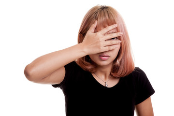 Beautiful young Asian woman peeking through fingers.