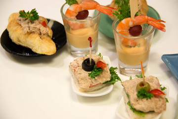  Canape with tuna  and shrimp on small cup