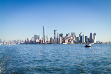 Fototapeta premium Manhattan skyline with boats in the bay