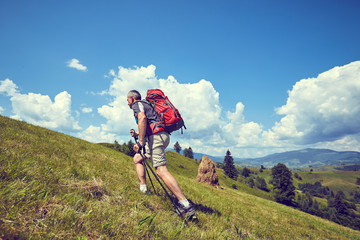 Obraz premium Hiking in the mountains in the summer with a backpack.