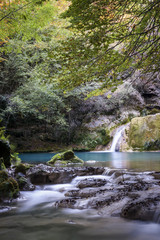 Pequeña cascada en el río Urederra. Navarra. España