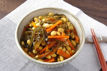 大豆と昆布の煮物　家庭料理