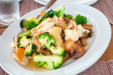 Stir-fried pork with vegetables