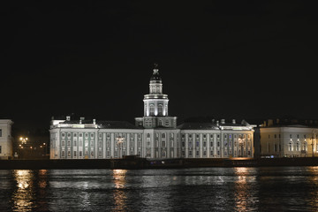 Fototapeta na wymiar Санкт-Петербург ночью. Нева. Кунсткамера
