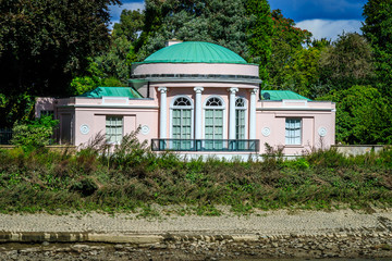 Fototapeta na wymiar The pink House.