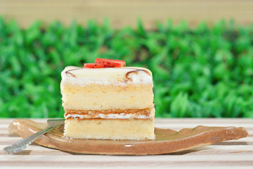 Vanilla cake topping with strawberry