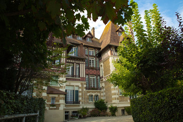 Magnifique maison typique de Deauville. Vue depuis la rue