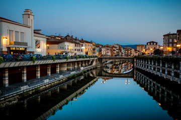 Reflets sur la rivière l'Agout à Castres de nuit