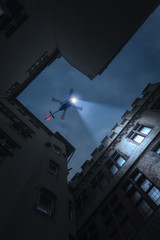 Suchender Hubschrauber bei Nacht © VanHope