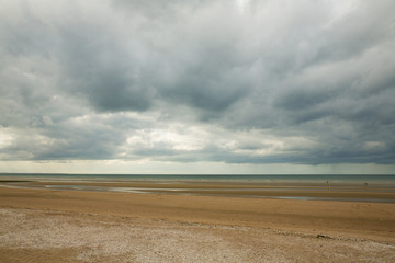 Ciel orageux sur la plage de Villers-sur-Mer 