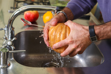 Wash the pumpkin with water from the tap