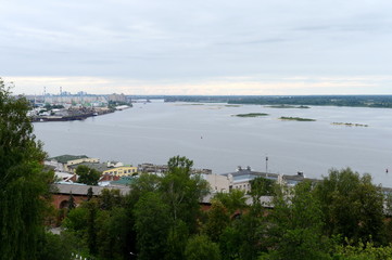 Fototapeta na wymiar View of the arrow of the confluence of the rivers Volga and Oka
