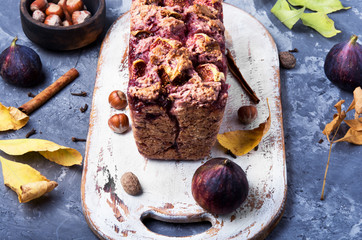 figs bread with nuts
