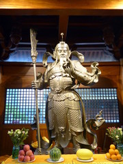 Buddhistischer Krieger- Statue aus Tempel