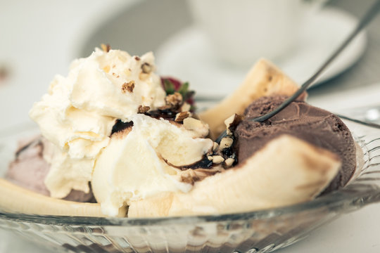 Banana split ice cream