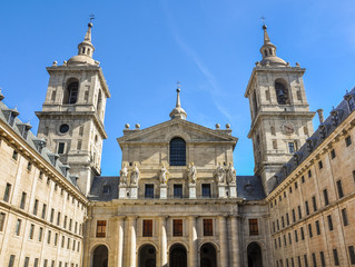 Fototapeta na wymiar Patio de los Reyes, Monasterio del Escorial, Renacimiento, Madrid, España