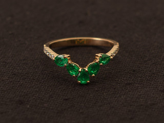 Luxury emerald ring