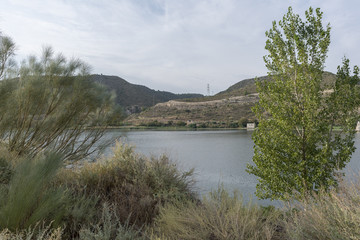Obraz premium The river Ebro on its way through Mequinenza, Aragon