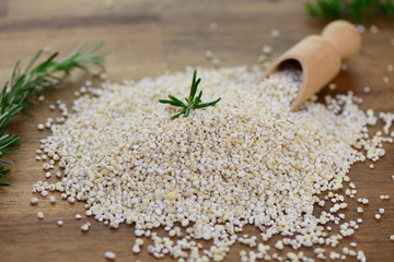 Gräupchen zum Kochen in Porzellan