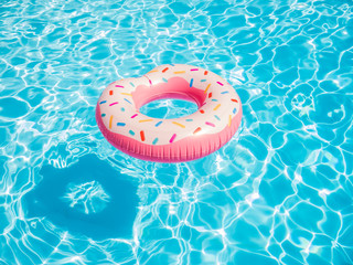 Inflatable Donut float in a swimming pool - 173464605