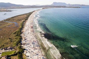 Fototapeta na wymiar Vista aerea della spiaggia della Cinta a San Teodoro in Sardegna. Sabbia bianca e finissima, mare cristallino 