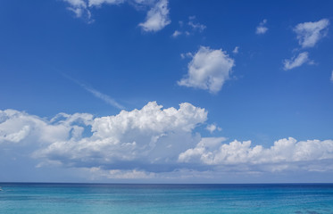 Fototapeta na wymiar blue sky blue sea